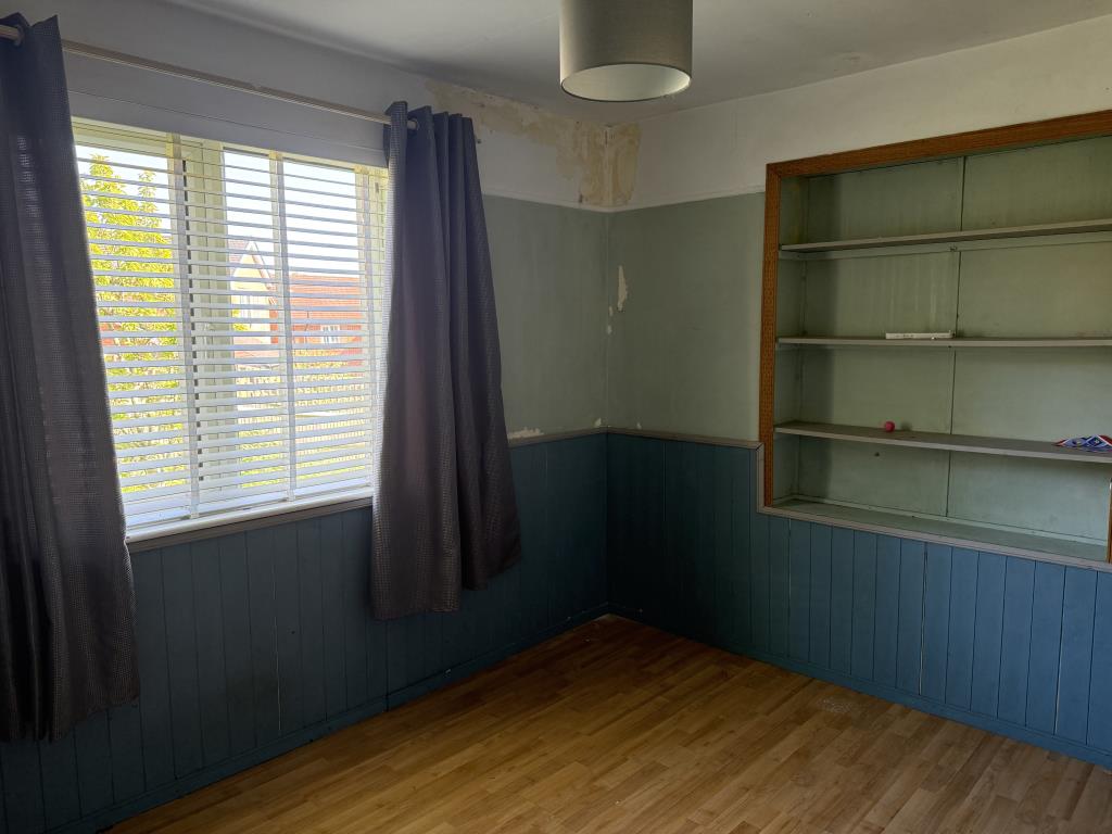 Lot: 112 - VACANT THREE-BEDROOM BUNGALOW ON PLOT OF 0.3 ACRES - Bedroom with wood effect flooring and shelving